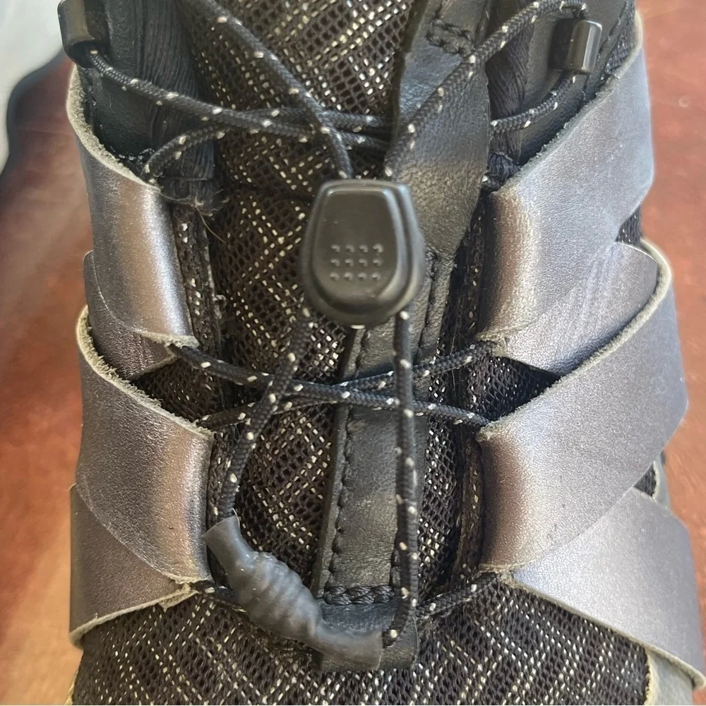 Sorel Athletic shoe. Sz 8.5